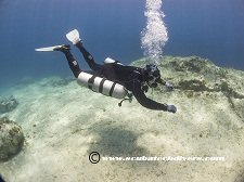 PADI sidemount diver streamlined with cylinders along the length of his body